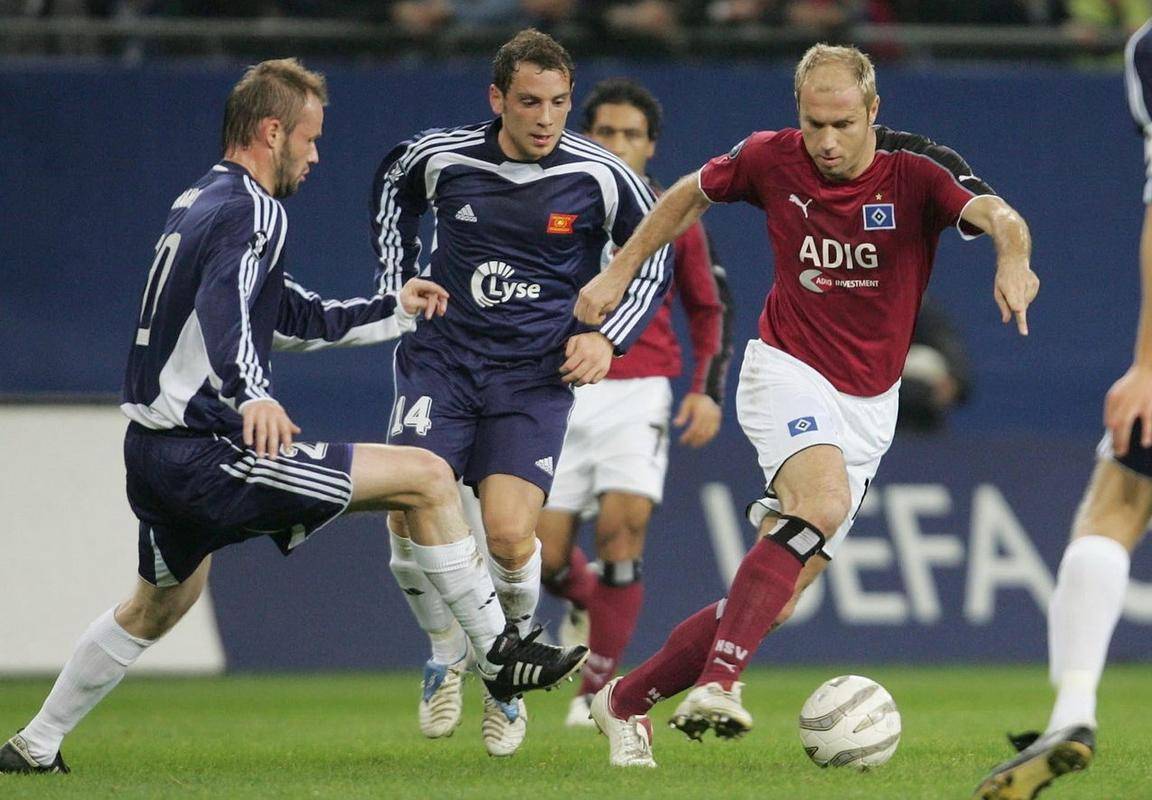 莎拉波娃在公牛比赛中出色防守，比赛局势复杂引发热议！开云苹果版APP安装包